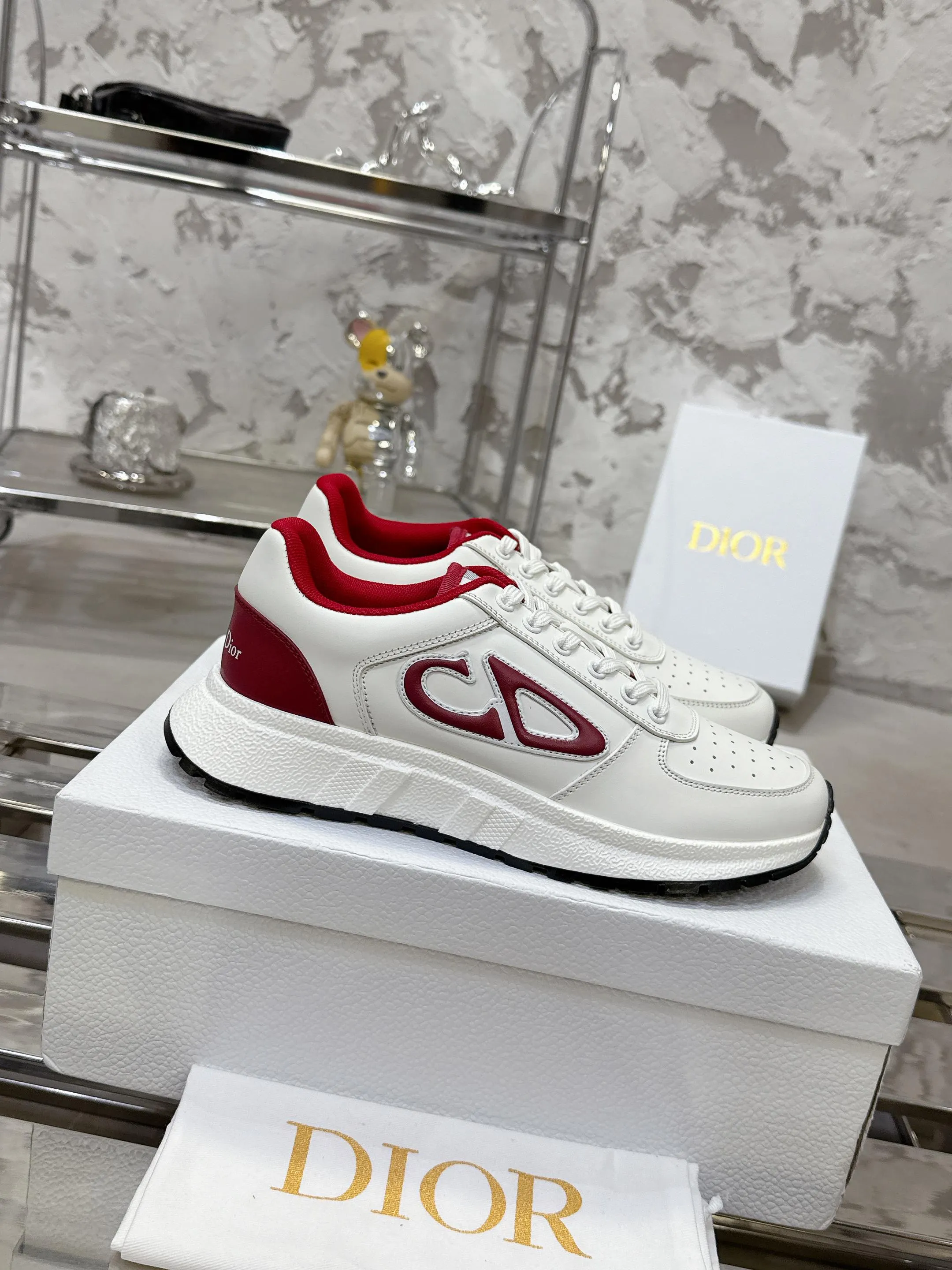 [Dior Dior] P: 660💰Couple model Size: Female: 35-40 (41 customized), male 39-44. (45 customized) 2025 Dior Dior autumn and winter new couple model, thick-soled casual sports shoes, original purchase and development, reinterpret sports style with elegant and fashionable shape. The upper is crafted from white mesh fabric and features the Christian Dior Paris signature on the laces and heel. The exquisite two-color sole is light and soft, which can add a high-end temperament to all kinds of casual looks. The delivery counter is exquisitely packaged🛍📦 ▪️Material: Original custom imported first-layer cowhide ▪️Inner lining: Imported soft sheepskin lining ▪️Sole: Original open-molded anti-slip rubber material ▪️Sole thickness: 4CM